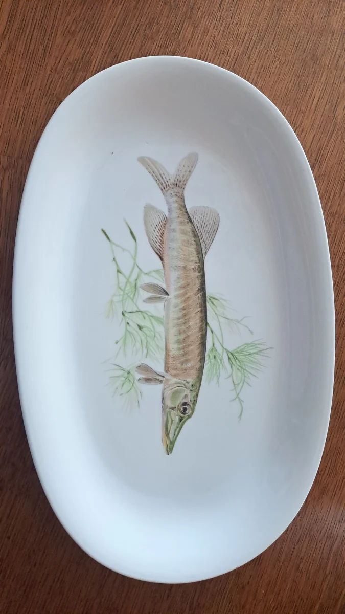Service 12 assiettes motif poisson + plat