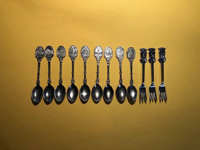 LOT de 9 cuillères + 3 fourchettes