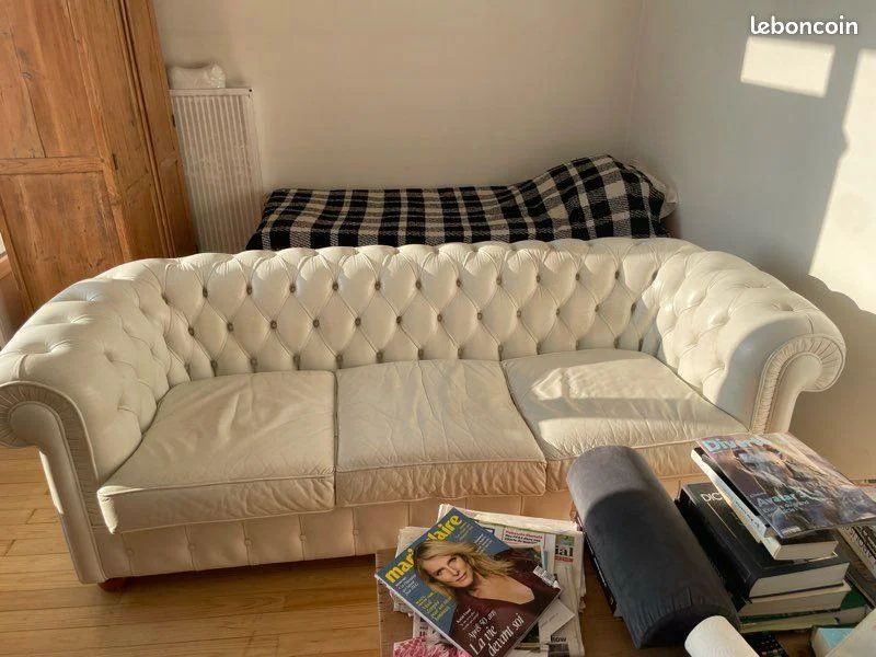 Canapé Chesterfield en cuir blanc