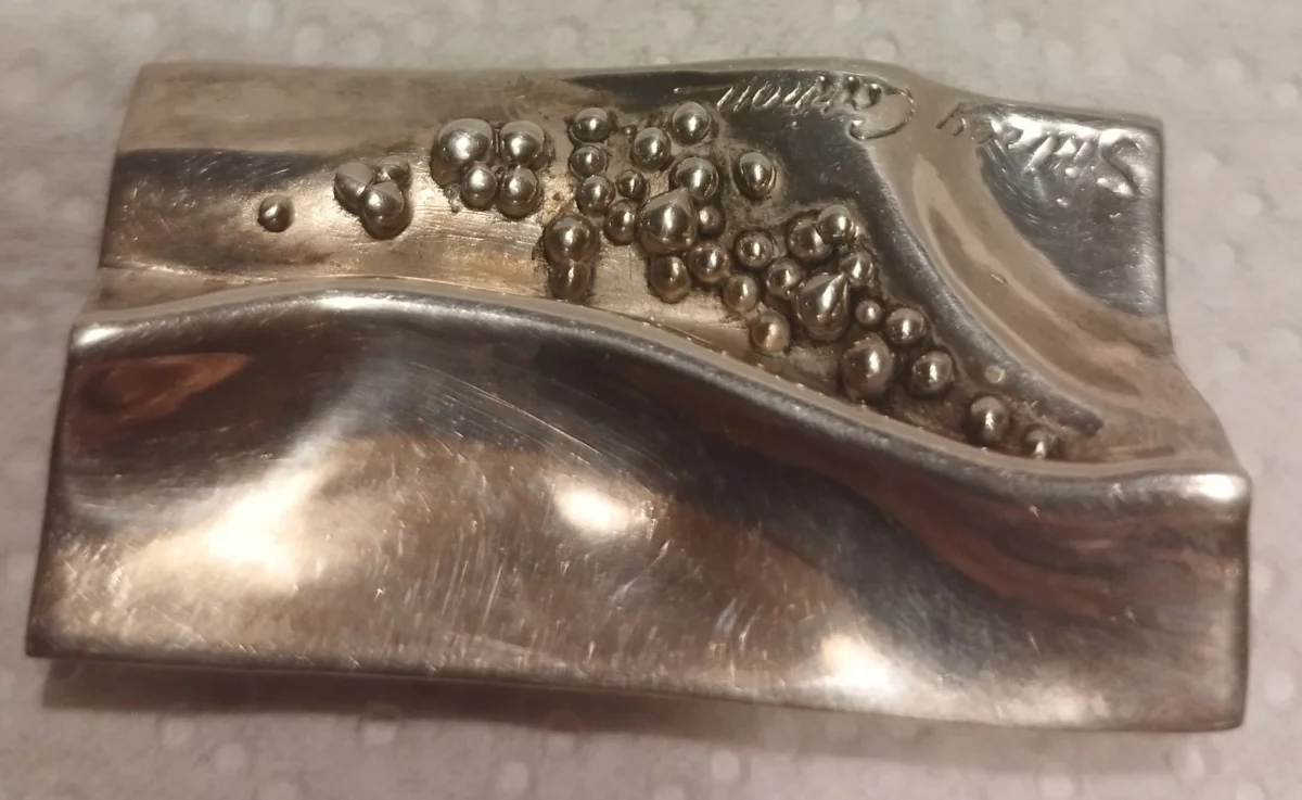 Broche vintage signée Sidney Caron – Bijou d’artiste en métal argenté – bijou d'artiste Style moderniste années 1980 pièce unique