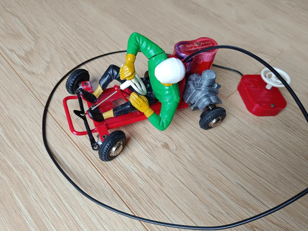 Karting Huki filoguidé jouet ancien