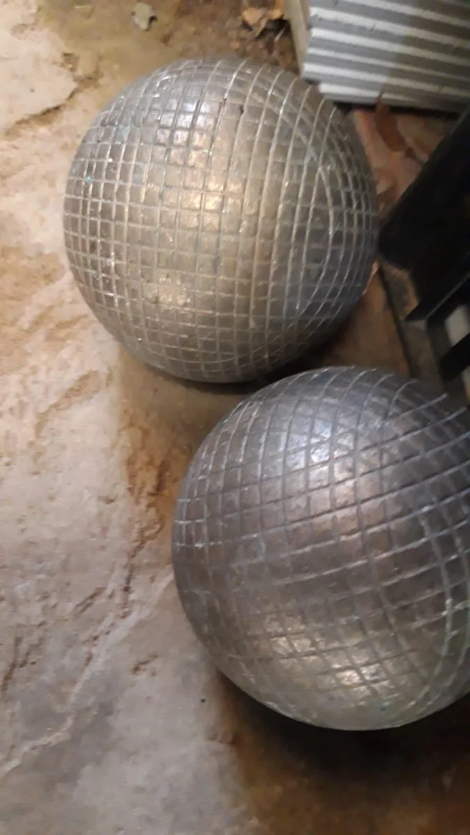 1 paire de boules lyonnaises. 1 kg 300. anciennes. boules de longue