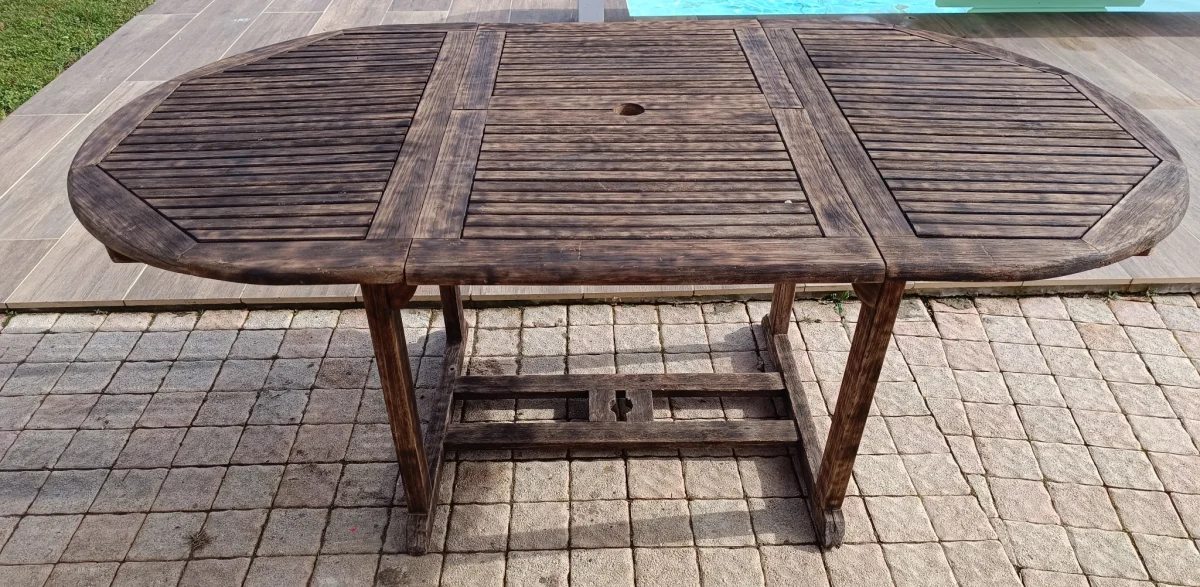 Table de salon de jardin en Teck