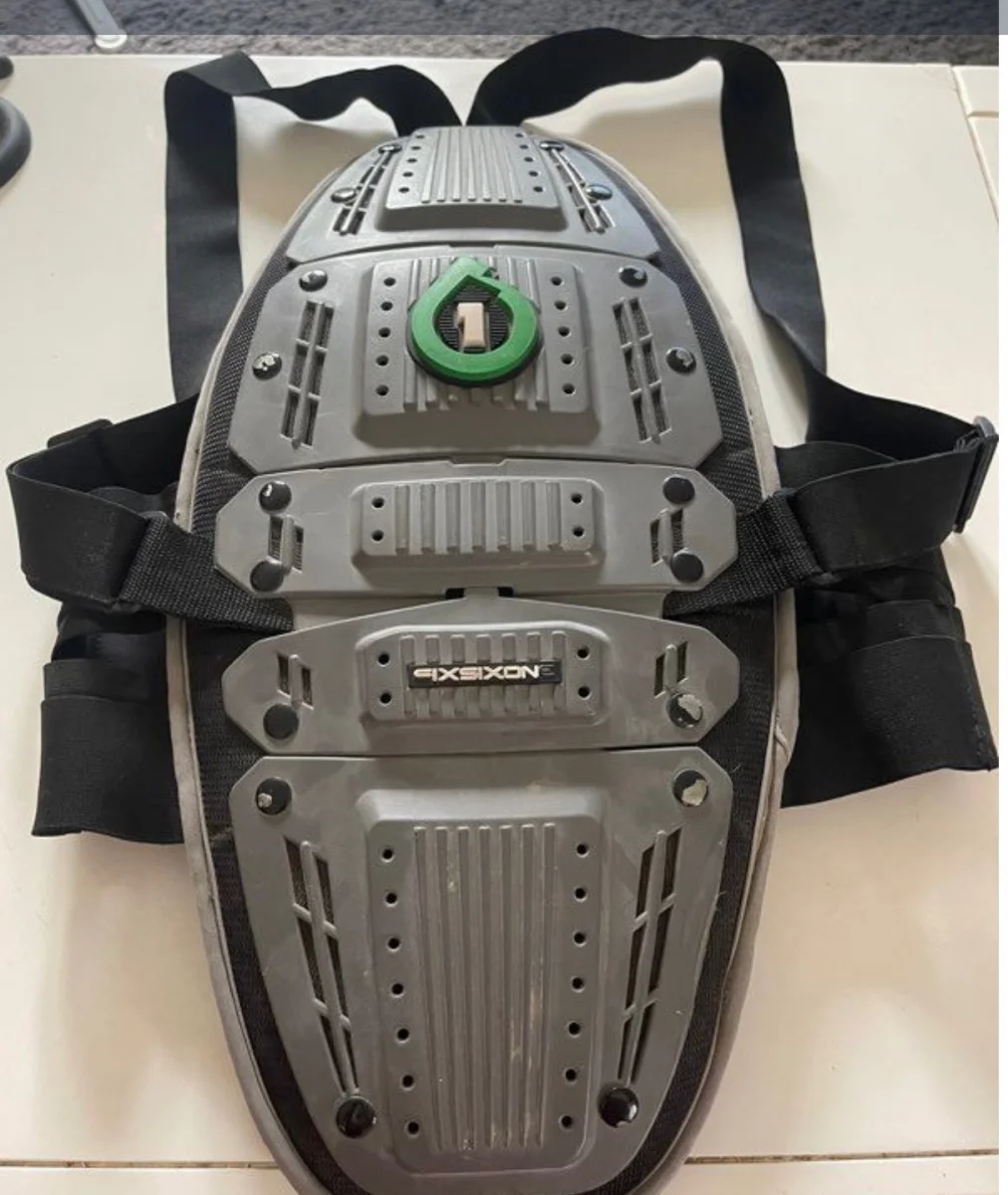 Protection dorsale pour vélo ou autre