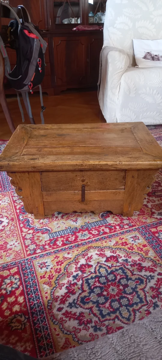 Table basse chinoise ancienne Kang en orme XIXe siècle – Patine Wabi-Sabi, Japandi