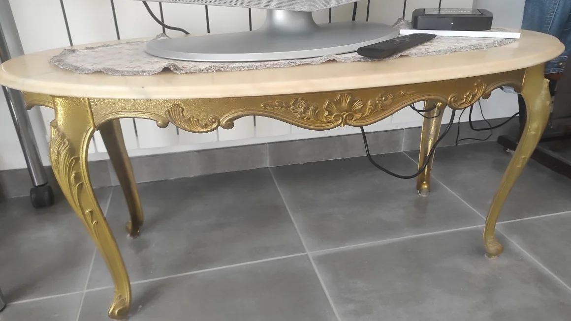 Table basse style Louis XV marbre et laiton