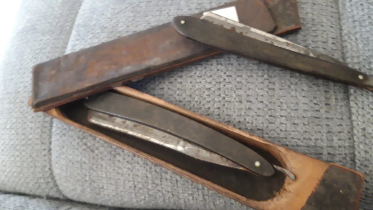 lot 2 rasoirs anciens vintage avec s boite bois