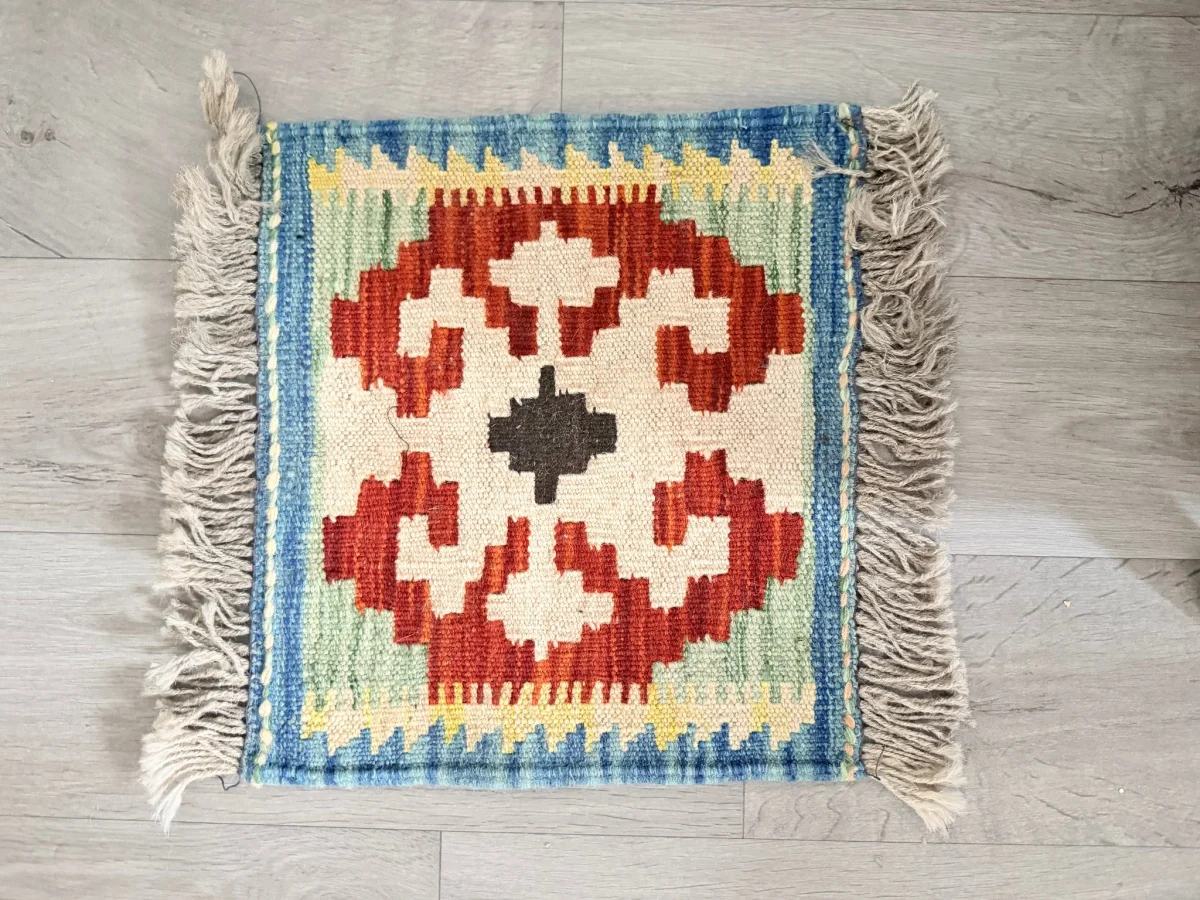 Lot de 3 petits tapis tissés à la main en laine naturelle – 33 × 30 cm