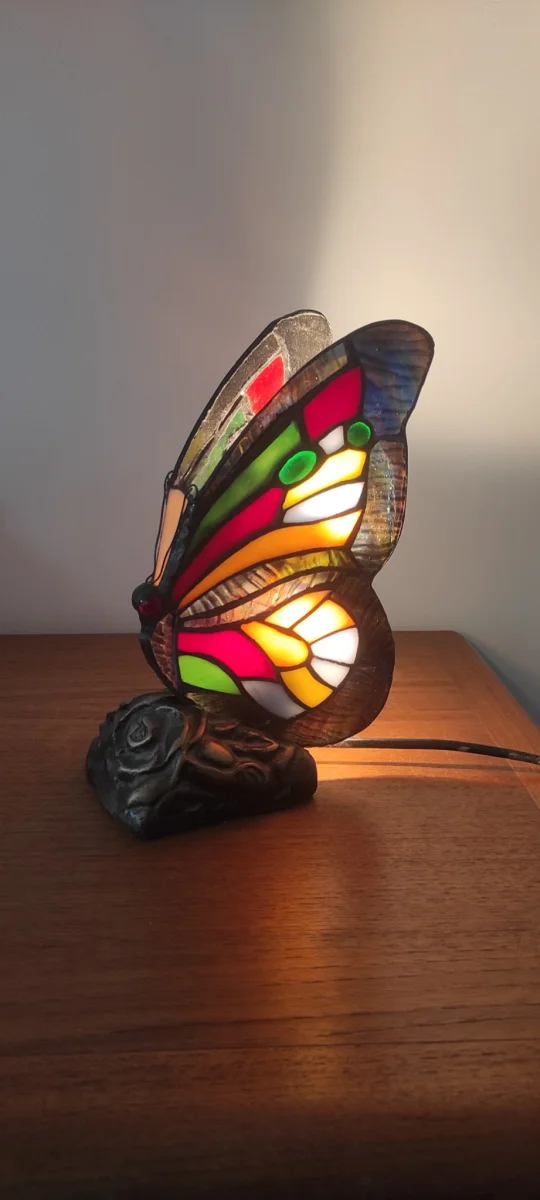 Lampe papillon en vitraux style Tiffany