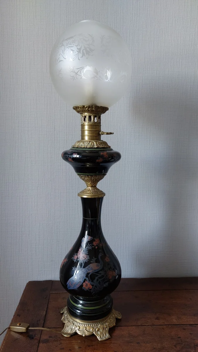 Lampe à pétrole électrifiée