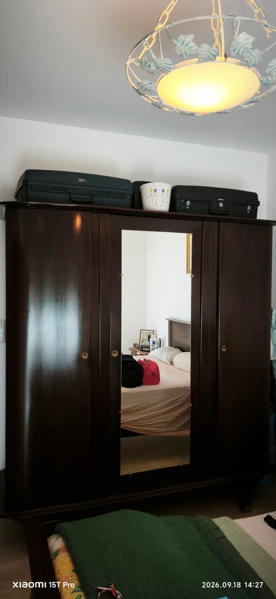 Chambre vintage armoire, lit, chevet